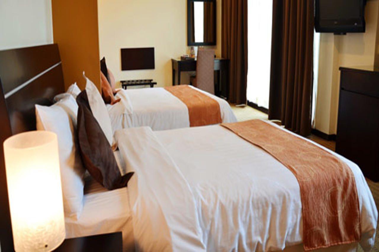 Hock Lee Hotel & Residences Kuching Exterior photo