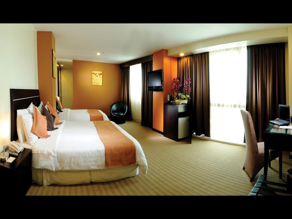 Hock Lee Hotel & Residences Kuching Exterior photo